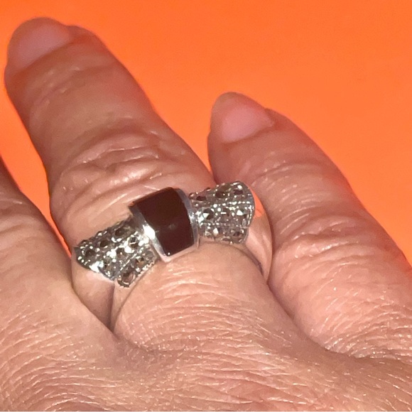 Elegant Sterling Silver Rolled Onyx Marcasite Ring - Picture 1 of 11